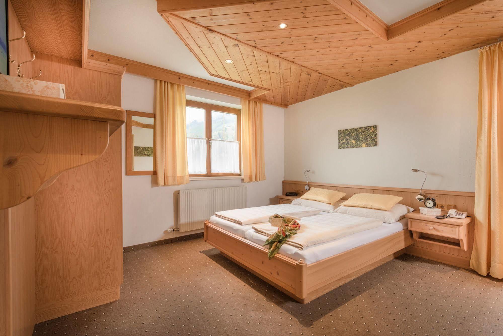Gaestehaus Gratz - Inklusive Eintritt In Die Alpentherme Dorfgastein Exterior photo